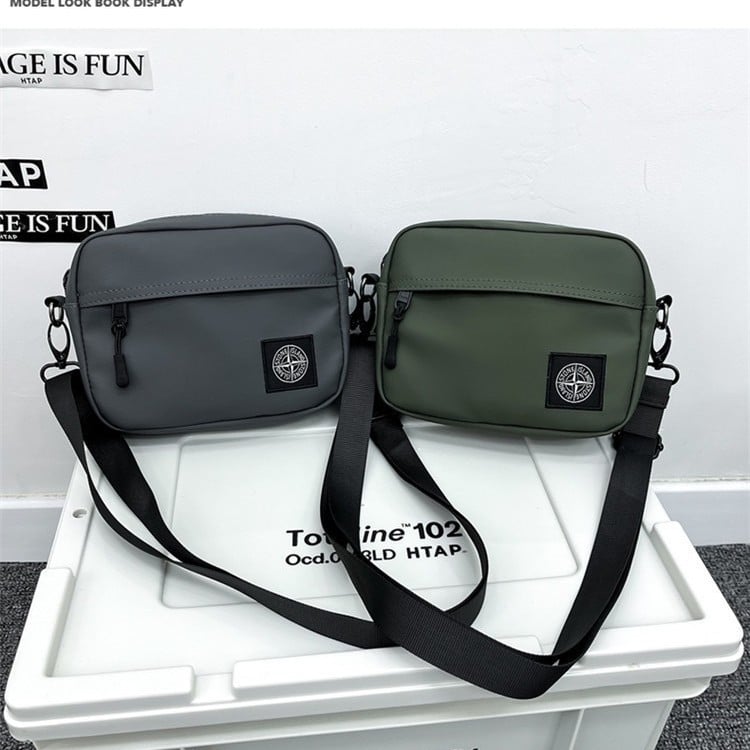 Geantă crossbody pentru bărbați din canvas (Stil street fashion, Model cu litere, Căptușeală din poliester, Compatibil cu laptop de 8 inch)