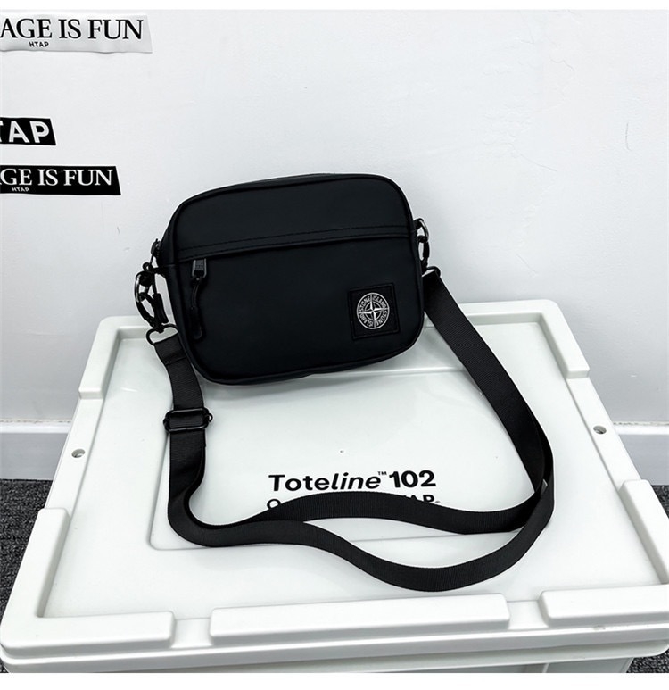 Geantă crossbody pentru bărbați din canvas (Stil street fashion, Model cu litere, Căptușeală din poliester, Compatibil cu laptop de 8 inch)