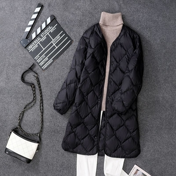 Dámska bunda s perím, bez goliera, s V-krkom, Chenille tkanina, výplň: biele kačacie perie, obsah peria 51–55%, ultra krátka dĺžka ≤40 cm, bez rukávov