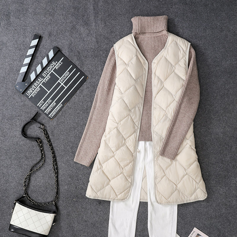 Dámska bunda s perím, bez goliera, s V-krkom, Chenille tkanina, výplň: biele kačacie perie, obsah peria 51–55%, ultra krátka dĺžka ≤40 cm, bez rukávov