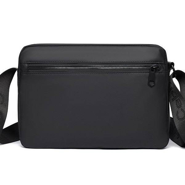 Muška crossbody torba za rekreacijska putovanja - PU materijal, vodootporna, ultra lagana, podstava od poliester-pamuk