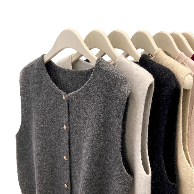 Bez rukava kardigan-vest s okruglim izrezom - Najlon 50–70%, ovčji velur pleteni materijal, jednobojna, srednja debljina