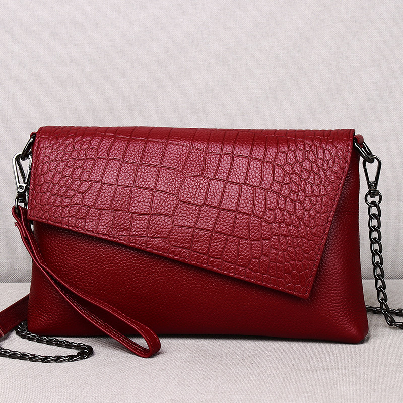 Kožna clutch torba s lancem – kamen uzorak, veliki kapacitet, envelope stil, unutarnji džepovi
