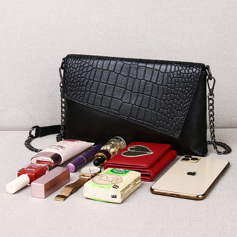 Kožna clutch torba s lancem – kamen uzorak, veliki kapacitet, envelope stil, unutarnji džepovi