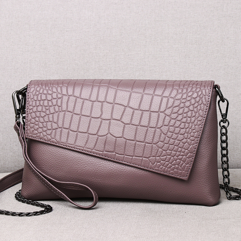 Kožna clutch torba s lancem – kamen uzorak, veliki kapacitet, envelope stil, unutarnji džepovi