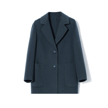 Női gyapjú kabát, karcsú szabású, hossz 50–65 cm, külső anyag 100% gyapjú, bélés poliészter 10–29%, egygombos zárás