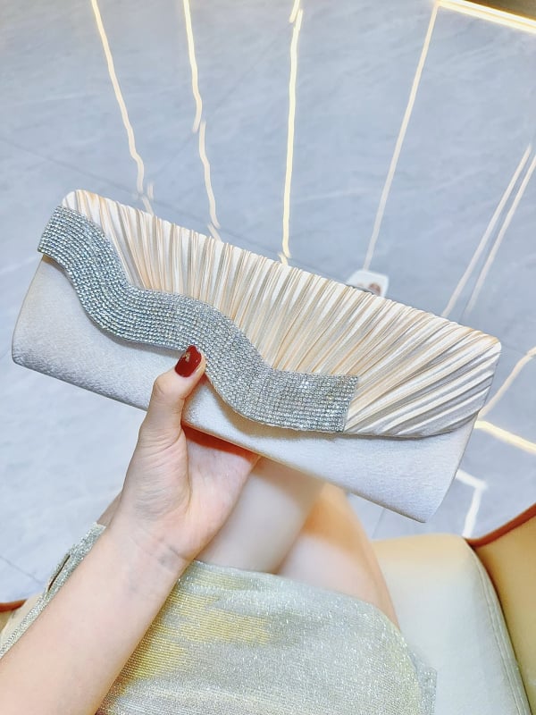 Kompaktna clutch torbica - Poliester, horizontalni kvadratni oblik, zatvaranje poklopcem, unutarnji pretinac za telefon i identifikacijsku karticu, gradski jednostavan stil