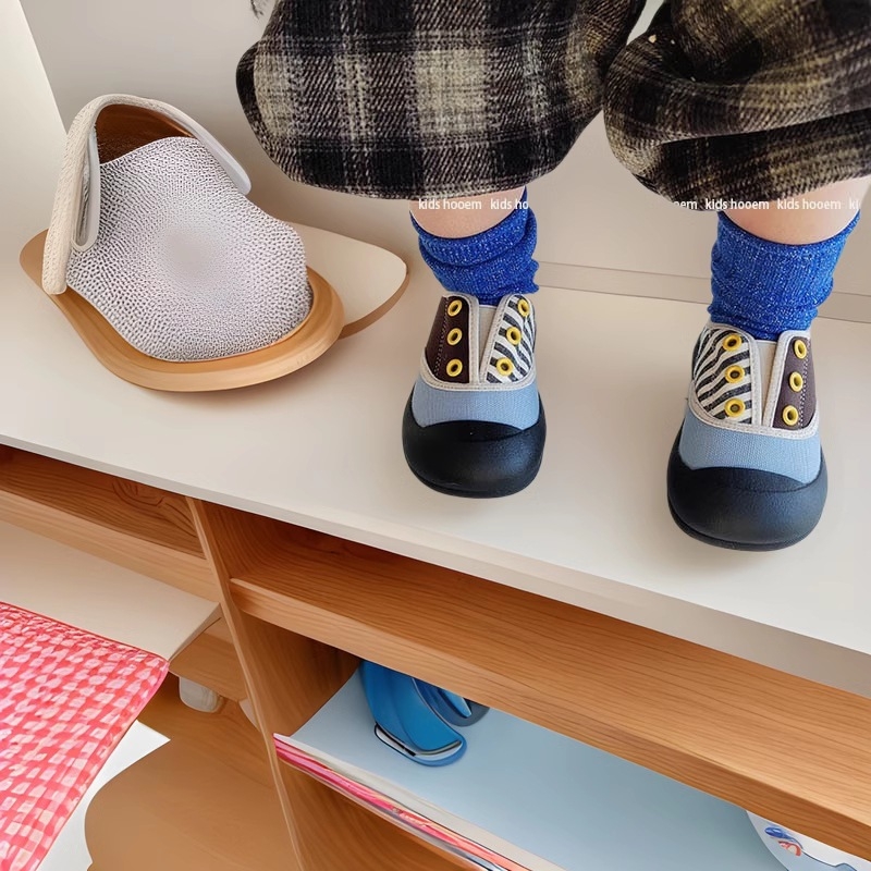 Gyerekeknek készült vászon Slip-On cipő elasztikus pánttal, alacsony bokarész, gumitalp, színblokkal mintázott dizájn, koreai stílus, tavasz 2025