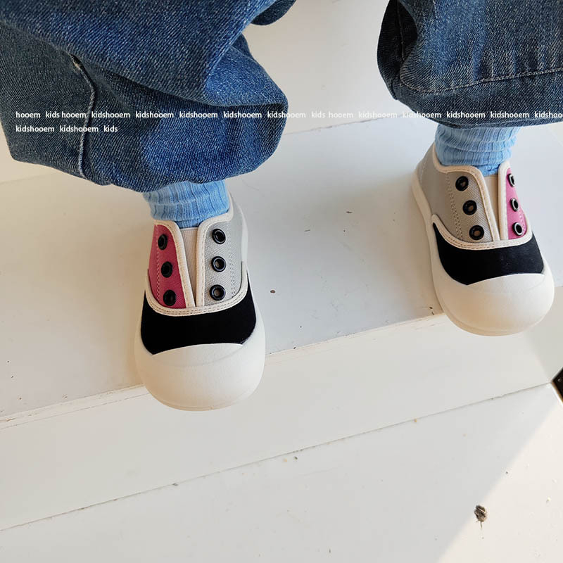 Gyerekeknek készült vászon Slip-On cipő elasztikus pánttal, alacsony bokarész, gumitalp, színblokkal mintázott dizájn, koreai stílus, tavasz 2025