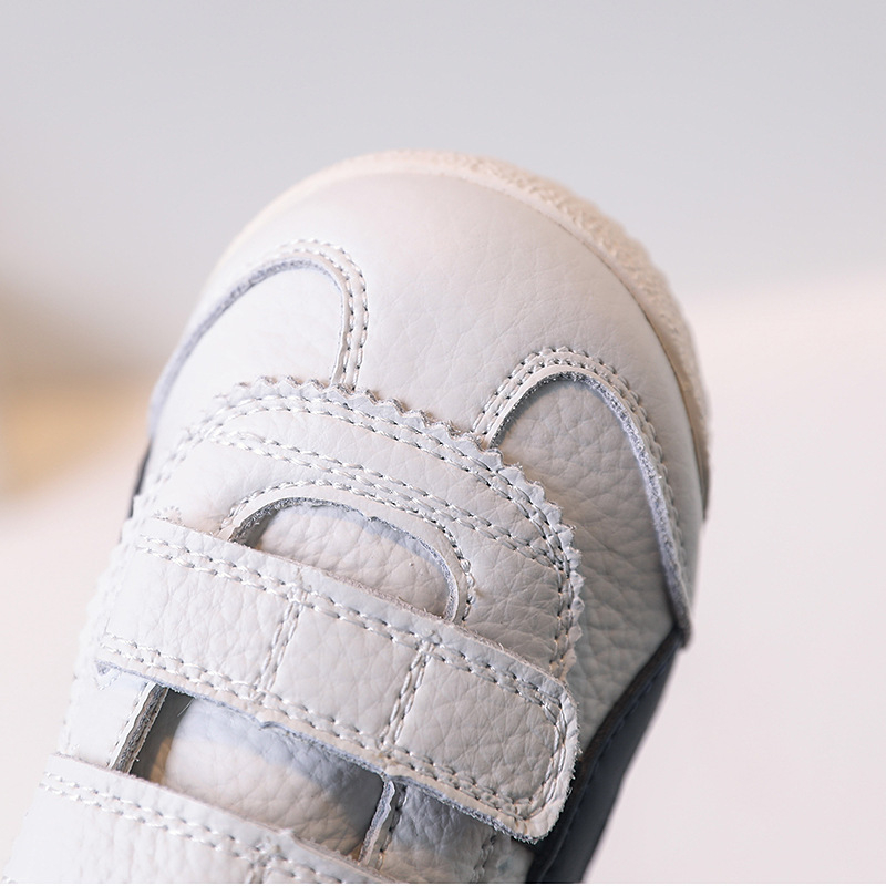 Gyerekeknek készült vékony talpú cipő, bőr felsőrész, Velcro-zárás, csíkos mintázat, lélegző