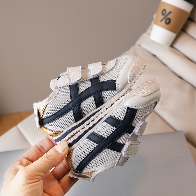 Gyerekeknek készült vékony talpú cipő, bőr felsőrész, Velcro-zárás, csíkos mintázat, lélegző