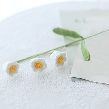 Horgolt gyapjú virág ruhákhoz és kiegészítőkhez; Lily of the Valley variáció; márka Sister rabbit; felhasználás: esküvő, fotórekvizit, otthoni dekoráció