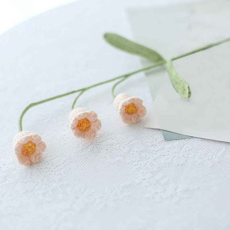 Horgolt gyapjú virág ruhákhoz és kiegészítőkhez; Lily of the Valley variáció; márka Sister rabbit; felhasználás: esküvő, fotórekvizit, otthoni dekoráció