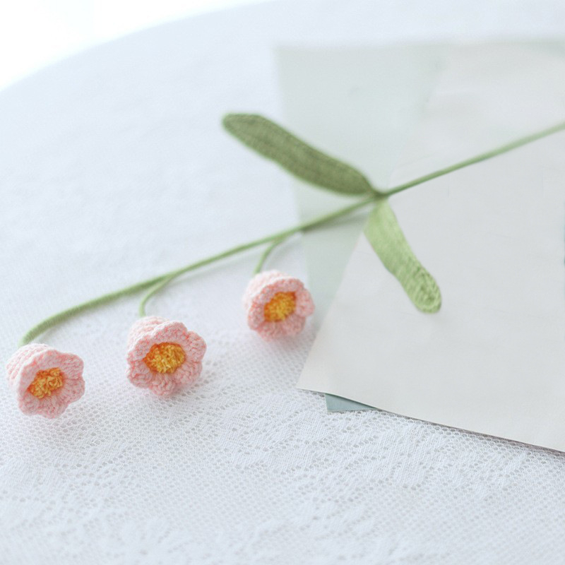 Horgolt gyapjú virág ruhákhoz és kiegészítőkhez; Lily of the Valley variáció; márka Sister rabbit; felhasználás: esküvő, fotórekvizit, otthoni dekoráció