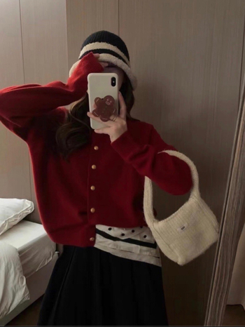 Gyapjú kardigán, 95%+ gyapjú, raglán ujjú, környakú, laza szabás