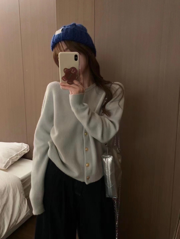 Gyapjú kardigán, 95%+ gyapjú, raglán ujjú, környakú, laza szabás