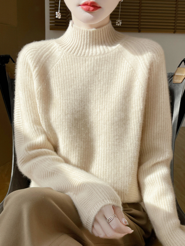 Női kapucnis gyapjú pulóver félmagas gallérral, raglán ujjak, vast kötés, 95% feletti gyapjú, lazán szabott, őszi-téli