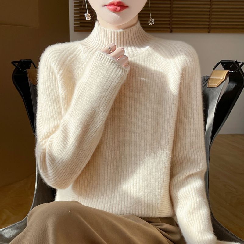 Női kapucnis gyapjú pulóver félmagas gallérral, raglán ujjak, vast kötés, 95% feletti gyapjú, lazán szabott, őszi-téli