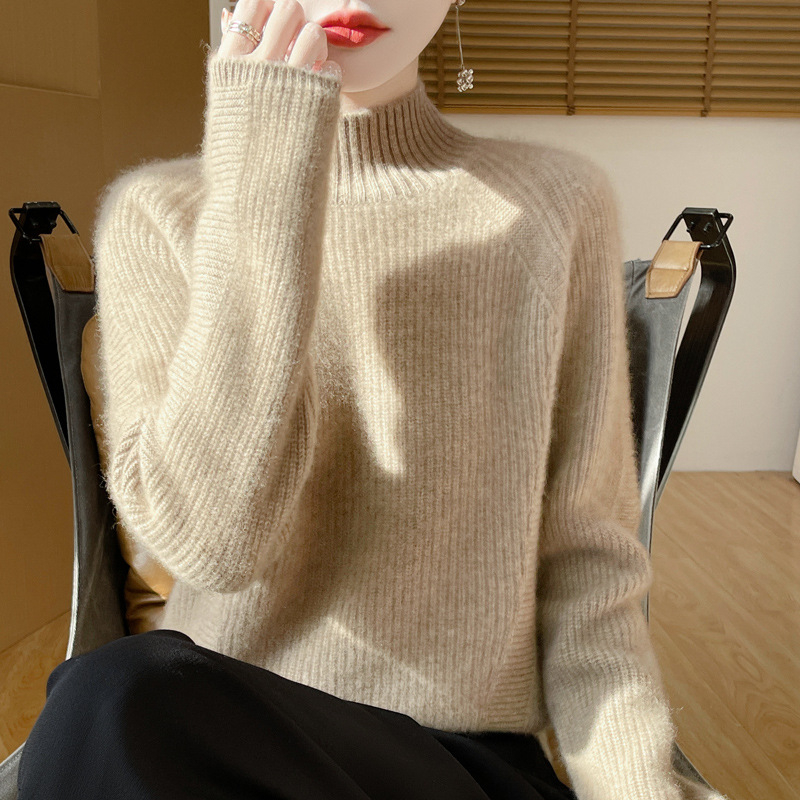 Női kapucnis gyapjú pulóver félmagas gallérral, raglán ujjak, vast kötés, 95% feletti gyapjú, lazán szabott, őszi-téli