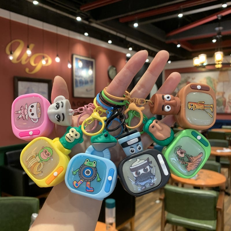 Ключодържател – светещ карикатурен дизайн, PVC материал, индивидуално опакован, готов за подарък за рождени дни, завършване, пътуване или преместване