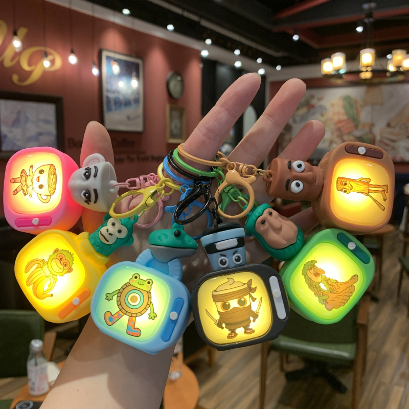 Ключодържател – светещ карикатурен дизайн, PVC материал, индивидуално опакован, готов за подарък за рождени дни, завършване, пътуване или преместване