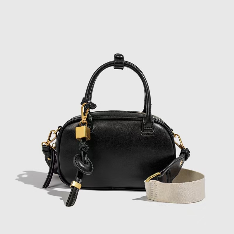 Bowling torba, PU materijal, crossbody stil, zatvaranje zipom, poliester podstava