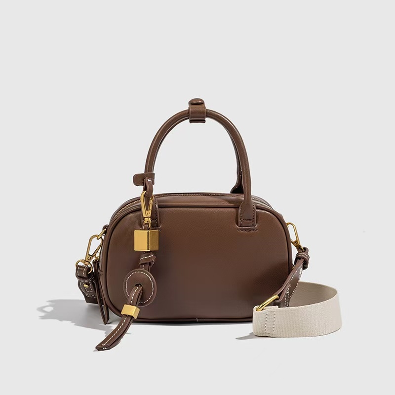 Bowling torba, PU materijal, crossbody stil, zatvaranje zipom, poliester podstava