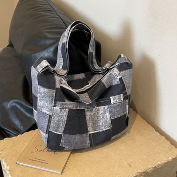 Kuosen vászon tote táska cipzárral, utcai stílus, belső zsebek: cipzáras zseb, telefon zseb, személyi igazolvány zseb