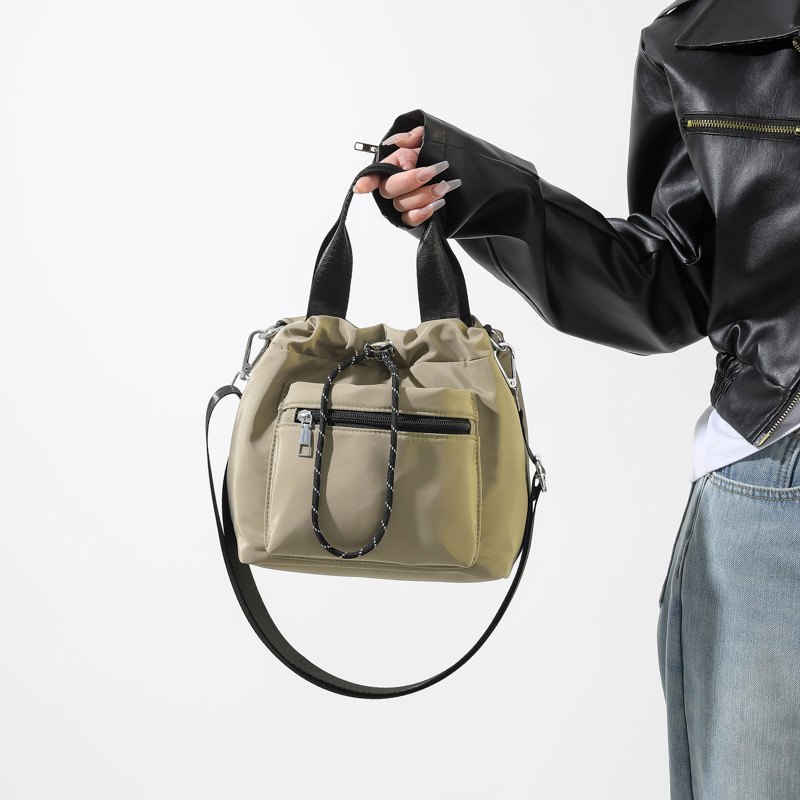 Ženska nylon torba tipa bucket, gradski minimalistički dizajn, oblik košare sa zatvaračem