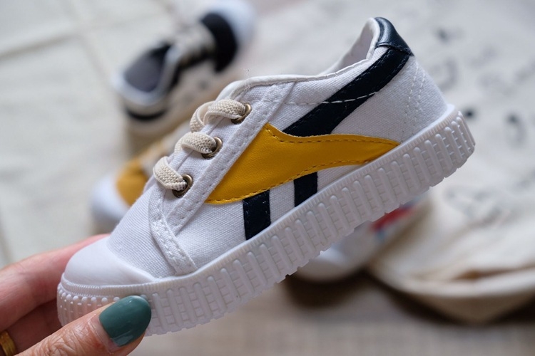 Gyerekeknek vászon Slip-On cipő, Koreai stílus, felső rész vászon, talp műanyag, belső EVA talp, zárás: rugalmas pánt