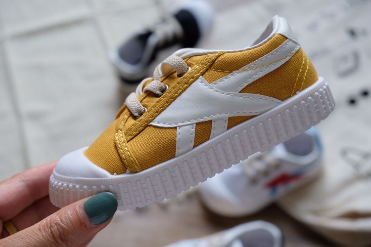 Gyerekeknek vászon Slip-On cipő, Koreai stílus, felső rész vászon, talp műanyag, belső EVA talp, zárás: rugalmas pánt