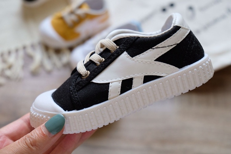 Gyerekeknek vászon Slip-On cipő, Koreai stílus, felső rész vászon, talp műanyag, belső EVA talp, zárás: rugalmas pánt