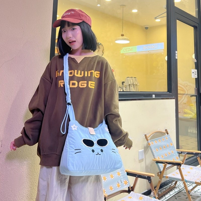Crossbody torba s mačjim motivom, platno, zatvarač, poliester podstava, tri naramenice