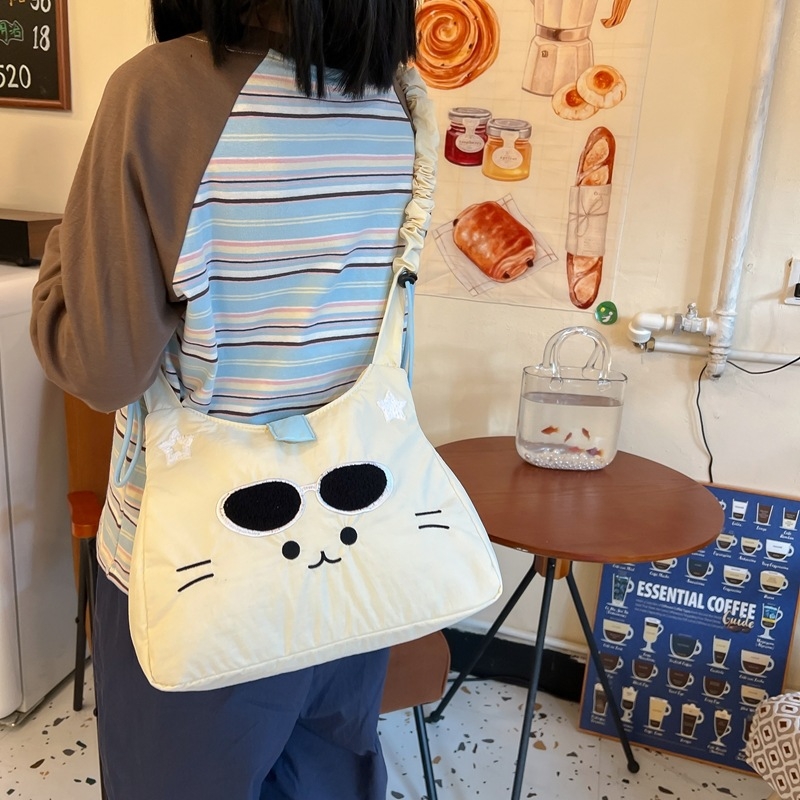 Crossbody torba s mačjim motivom, platno, zatvarač, poliester podstava, tri naramenice