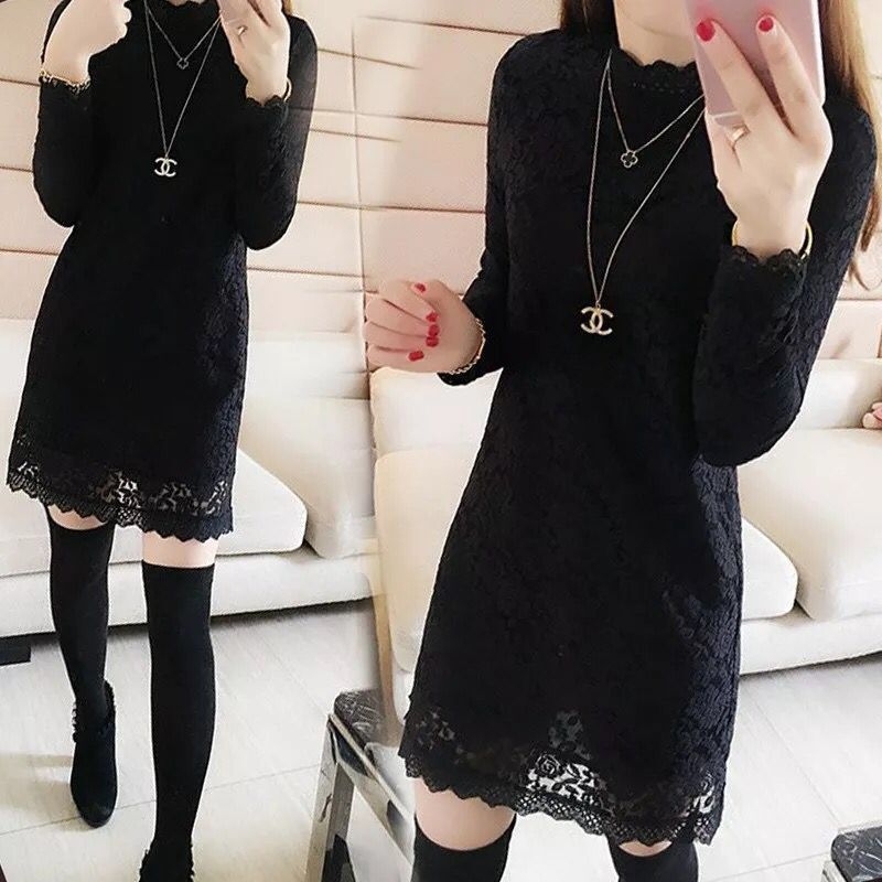 Oversize T-shirt od viskoze s izvezenim detaljima i visokim ovratnikom
