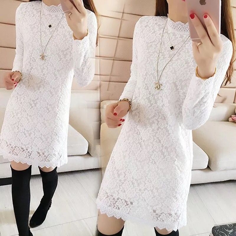 Oversize T-shirt od viskoze s izvezenim detaljima i visokim ovratnikom