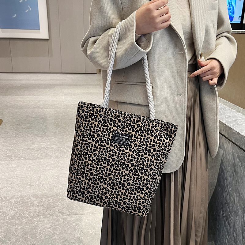 Platnena torba s leopard printom – ženska torba za rame u bucket stilu, uspravni kvadratni oblik, zatvarač, unutarnja džep sa zatvaračem (bucket stil, uspravni kvadratni oblik, zatvarač, unutarnja džep sa zatvaračem)