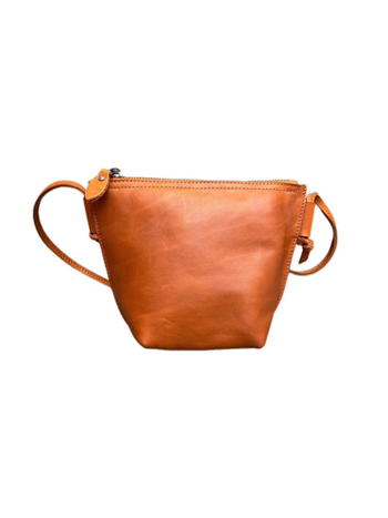 Dámska crossbody kabelka, ručne vyrobená z vrchnej vrstvy hovädzej kože, oválny tvar, zapínanie na zips, mestský trend