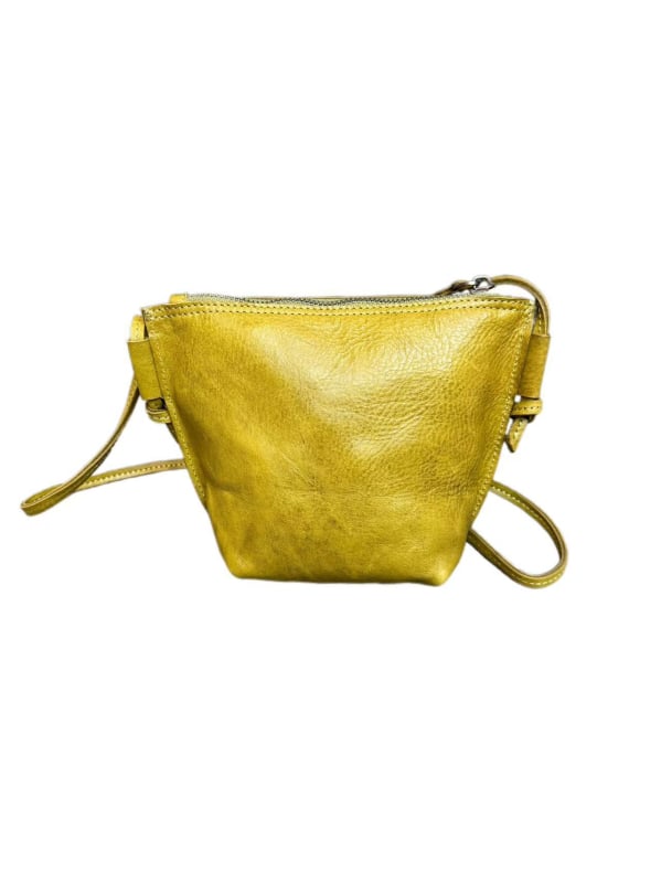 Dámska crossbody kabelka, ručne vyrobená z vrchnej vrstvy hovädzej kože, oválny tvar, zapínanie na zips, mestský trend