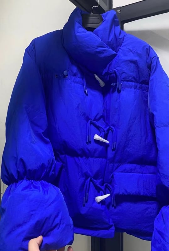 Púšový kabát s Chenille látkou, hrubý, obsah peria 51–55%, ultra krátka dĺžka ≤40 cm