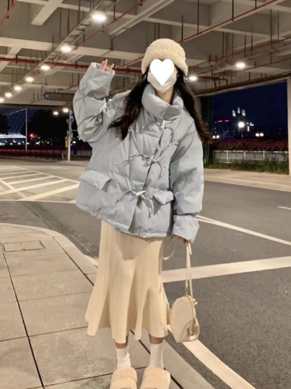 Púšový kabát s Chenille látkou, hrubý, obsah peria 51–55%, ultra krátka dĺžka ≤40 cm