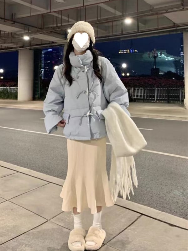 Púšový kabát s Chenille látkou, hrubý, obsah peria 51–55%, ultra krátka dĺžka ≤40 cm