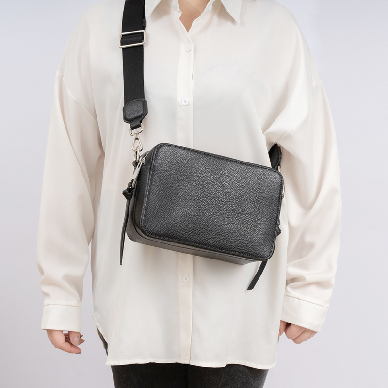 Ženska crossbody torbica od kože prvog sloja, prava koža, gradski minimalistički stil, vodoravni kvadratni oblik, zatvarač na zip