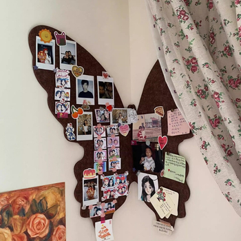 3D pillangó filc falpanel bejárathoz — dekoratív falidísz fotófal és TV-háttérhez (Anyag: poliészter rost; Funkciók: nedvességálló, molyok elleni, szennyeződés elleni, penészálló)