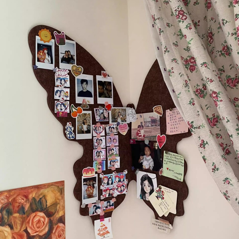 3D pillangó filc falpanel bejárathoz — dekoratív falidísz fotófal és TV-háttérhez (Anyag: poliészter rost; Funkciók: nedvességálló, molyok elleni, szennyeződés elleni, penészálló)