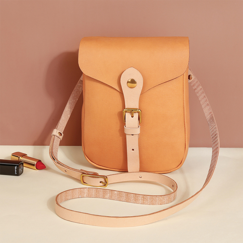 Ženska crossbody torbica od prave kože, Messenger stil, magnetsko zatvaranje, džep za mobitel, gornji sloj teleće kože