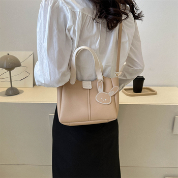 Ženska crossbody bucket torba - PU koža, gradski stil, vodoravni kvadratni oblik, magnetsko zatvaranje, džep za mobitel