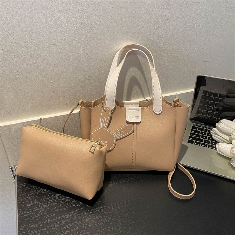 Ženska crossbody bucket torba - PU koža, gradski stil, vodoravni kvadratni oblik, magnetsko zatvaranje, džep za mobitel