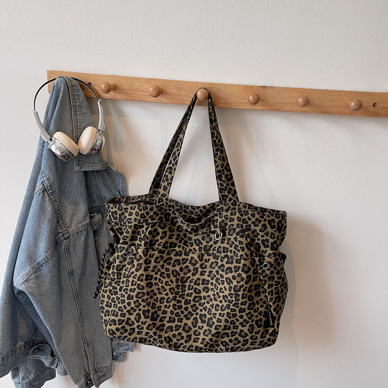 Női leopard mintás vászon táska, nagy kapacitású, őszi 2025 megjelenés, vízszintes négyszög alakú, cipzáras záródás