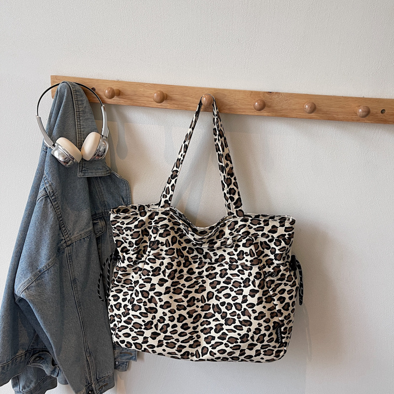 Női leopard mintás vászon táska, nagy kapacitású, őszi 2025 megjelenés, vízszintes négyszög alakú, cipzáras záródás
